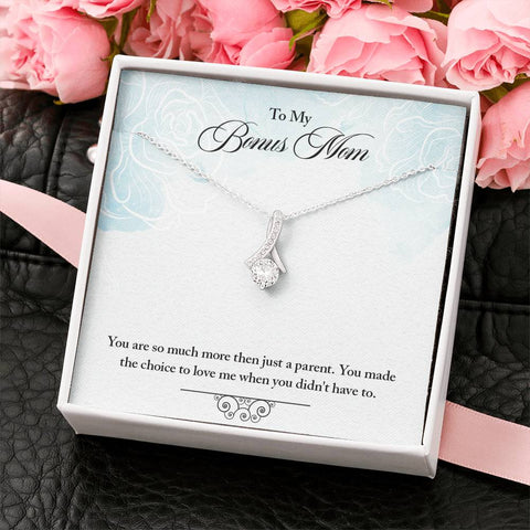 Alluring Beauty Solitaire Necklace for Bonus Mom | Custom Heart Design